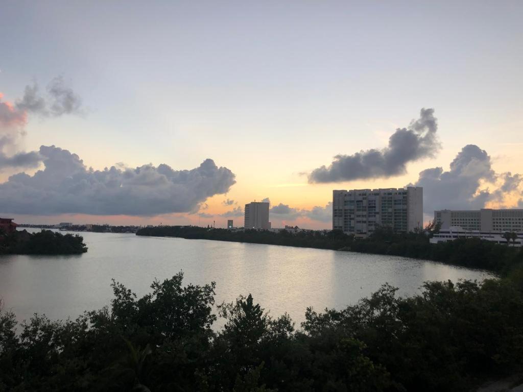 777 Lenderman Hostal 777 Cancún Zewnętrze zdjęcie